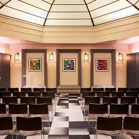 Hotel Sofitel Arc De Triomphe 5*