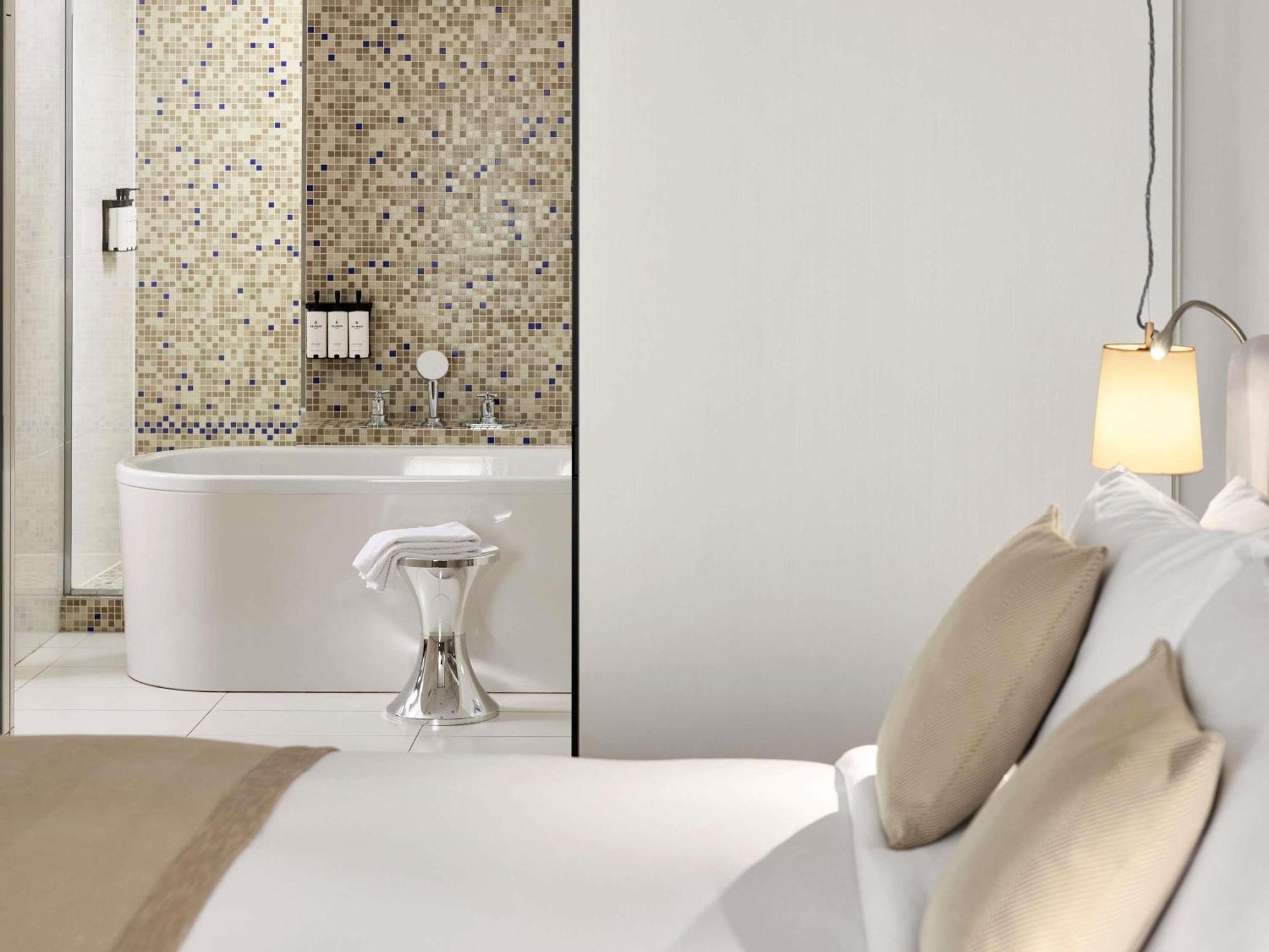 Hotel Sofitel Arc De Triomphe Parigi