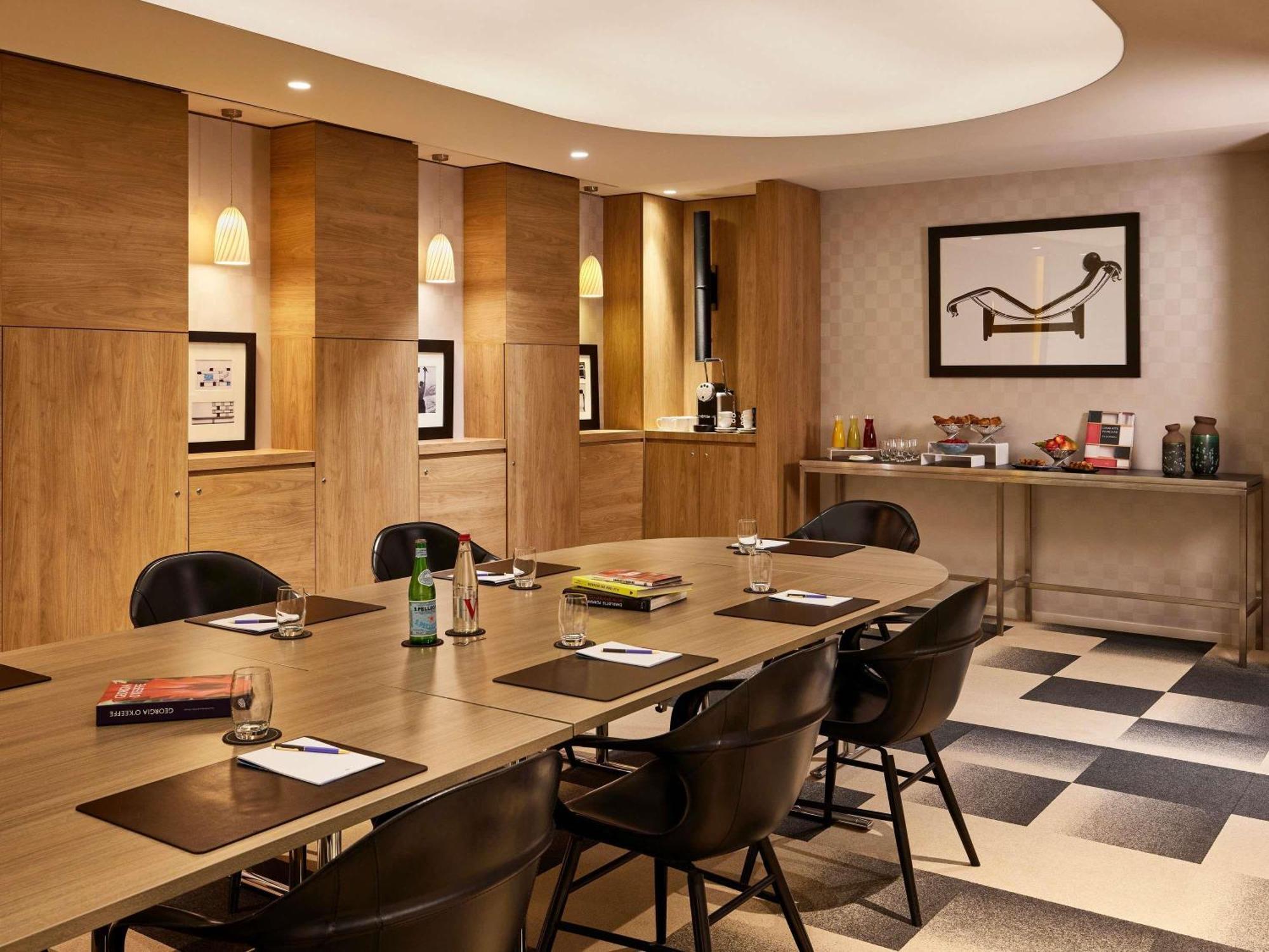 Hotel Sofitel Arc De Triomphe 5*