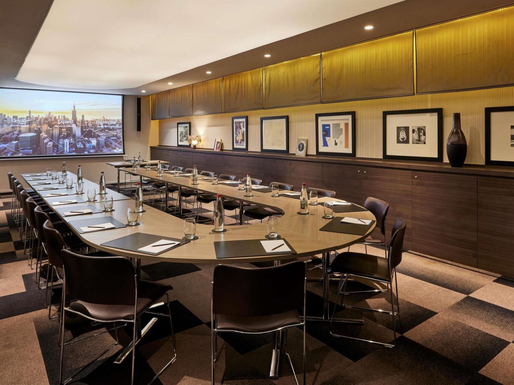 Sofitel Arc De Triomphe 5*