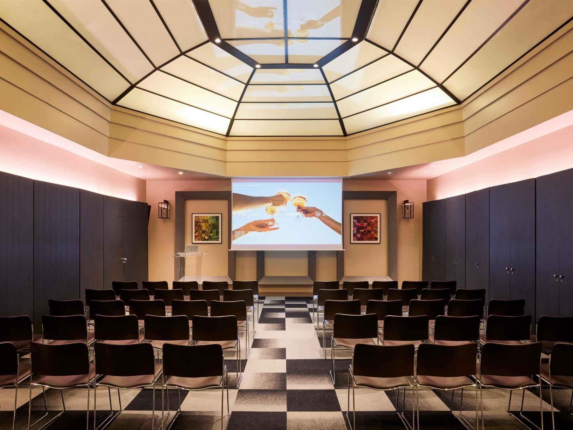 Hotel Sofitel Arc De Triomphe Parigi