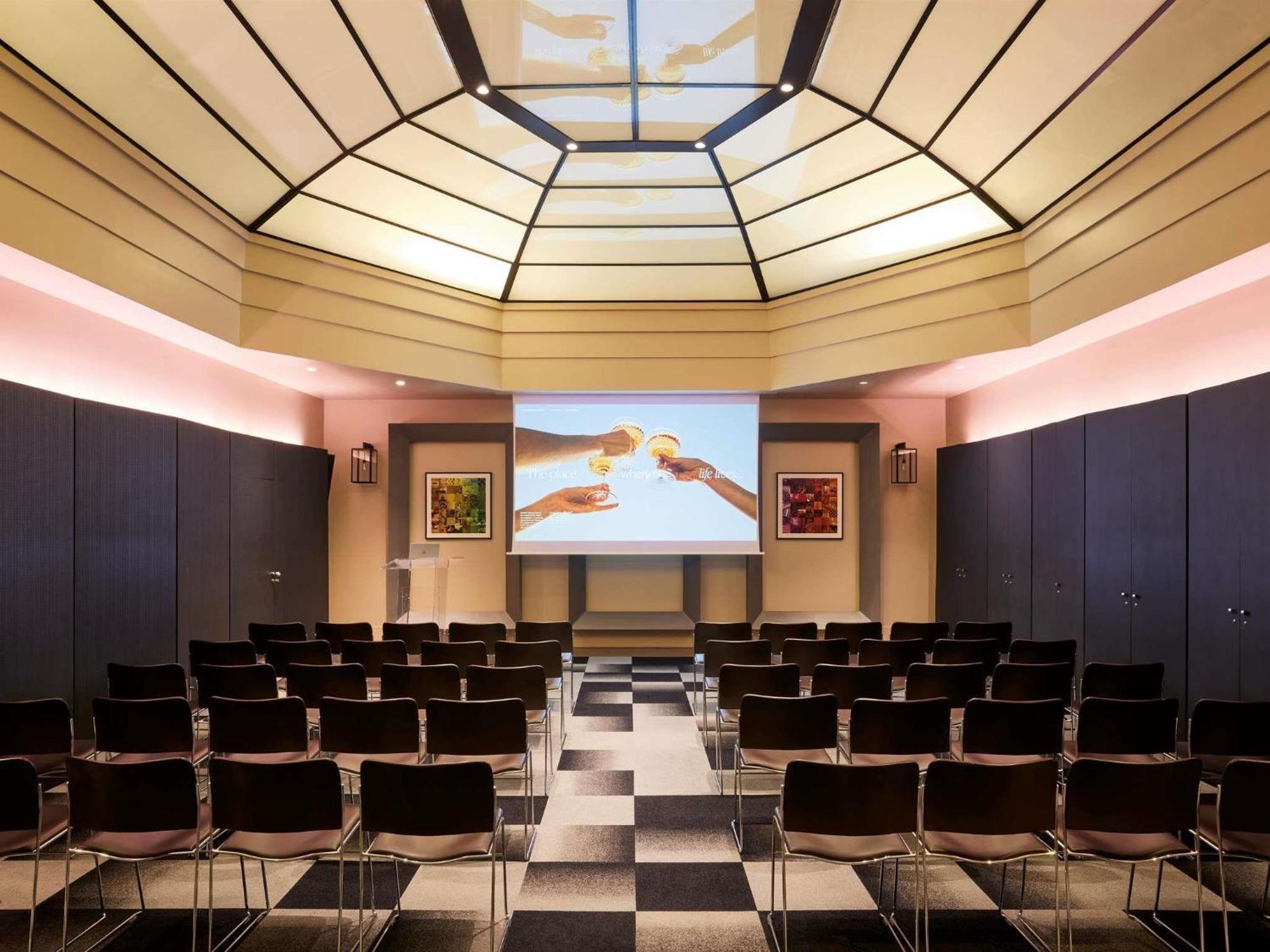 Sofitel Arc De Triomphe 5*